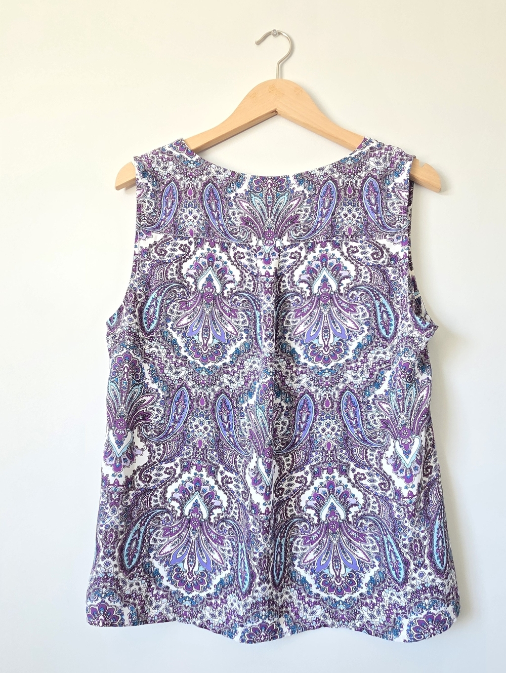 Talbots Sleeveless Paisley Blouse Size Large Blue Purple Top EUC - Picture 2 of 5